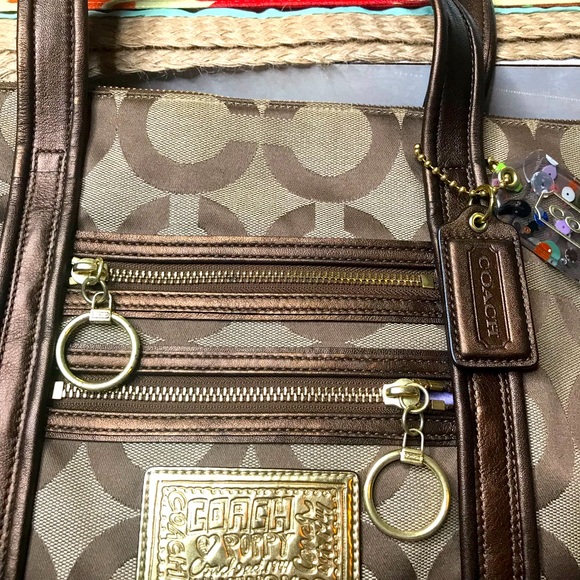 Breathtaking Coach Poppy Signature Bag, EUC! Exterior is spotless! - Picture 15 of 16